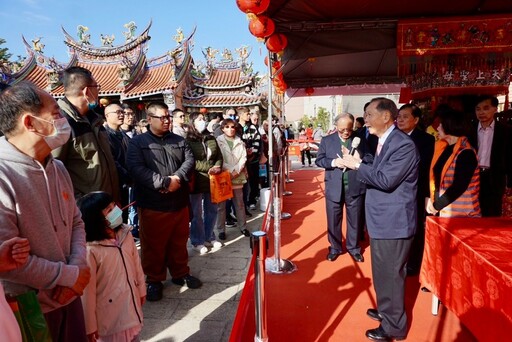 大年初一 台中萬和宮萬頭攢動熱鬧非凡 踜轎腳活動成另一焦點