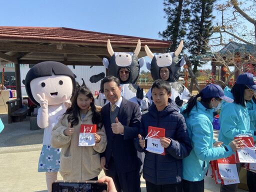 陳福海大年初一走訪農林漁牧4所 向鄉親拜年