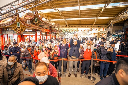 總統賴清德赴香山財神廟發紅包 總召柯建銘：同時見證竹市罷免行動進展