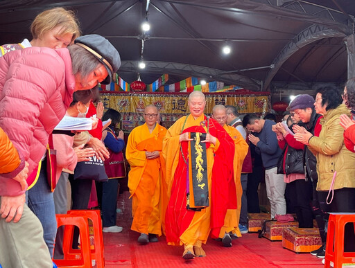 覺行佛教基金會萬燈供佛覺行寺圓滿！慈善晚會大愛溫馨送暖