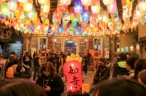 南臺科大USR攜手社區 神農街蛇年燈展亮麗登場