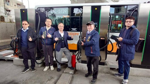 臺北客運五福站引進全新電動公車