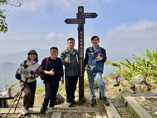 為提升雞籠山登山步道休憩設施品質，南市議會邀集林保署及市府相關單位共同現勘