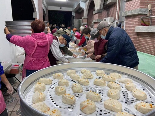 愛心饅頭哥哥姐姐前進榮家 延續新春善心祝福