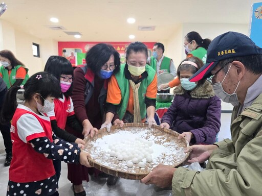 臺南榮家老幼共融慶佳節 手作元宵滾動暖心窩