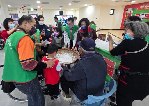 臺南榮家老幼共融慶佳節 手作元宵滾動暖心窩