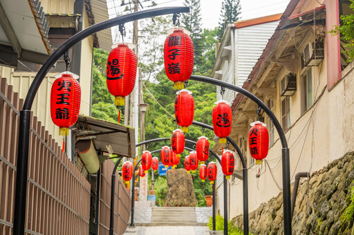 美食泡湯正得時！春暖花開遊山區