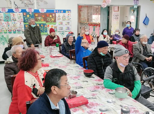 花蓮榮家暖心元宵饗宴 住民長輩猜燈謎慶團圓