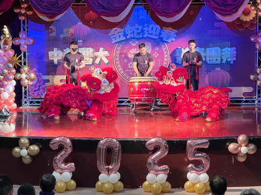 中華醫大教職同仁齊聚迎春團拜 發送錢母開運紅包互道祝福