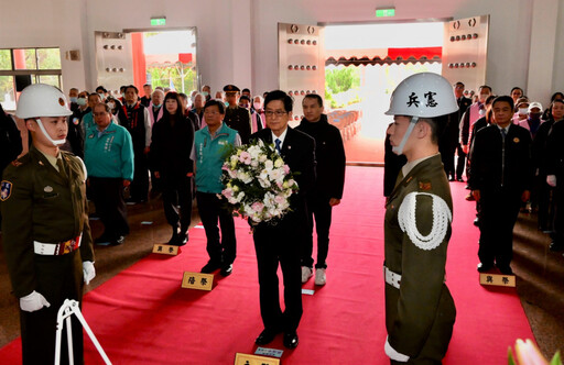 嘉義榮服處辦亡故榮民安厝晉塔-嚴德發親臨追思緬懷