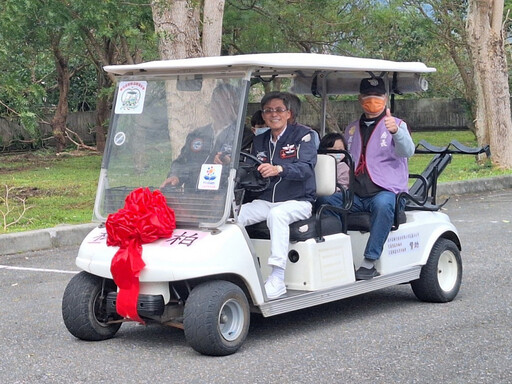 花蓮高爾夫球場愛心車駛動 榮家住民長輩暢行家區