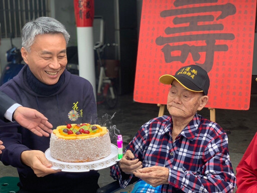 花蓮榮服處齊祝百歲剃頭師紀壽！榮民樓能橋笑看人生