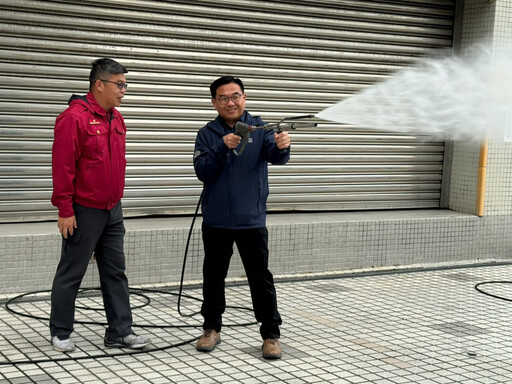 金門消赴南市取經交流 水霧幫浦消防車有助狹小巷弄田野火警救災