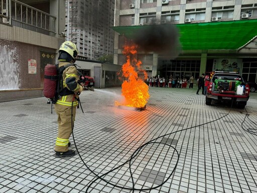 金門消赴南市取經交流 水霧幫浦消防車有助狹小巷弄田野火警救災