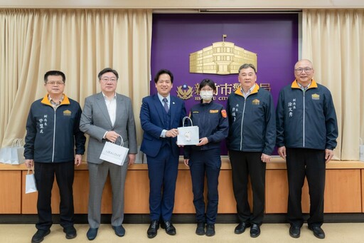 工作再忙也要愛自己! 竹市警局婦女節贈禮女警感受市府暖心關懷