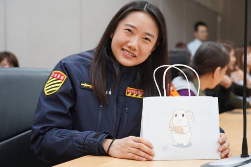工作再忙也要愛自己! 竹市警局婦女節贈禮女警感受市府暖心關懷
