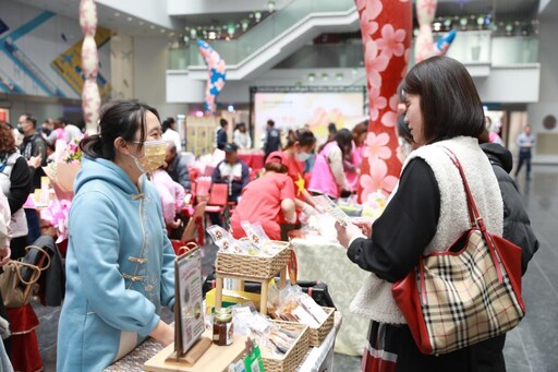 中市社會局舉辦「女力團結‧做伙拚經濟」活動 表揚38位女性經濟力代表