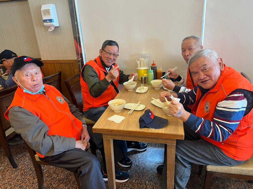 佳里榮家安平港國防微旅行 參訪敦睦艦隊