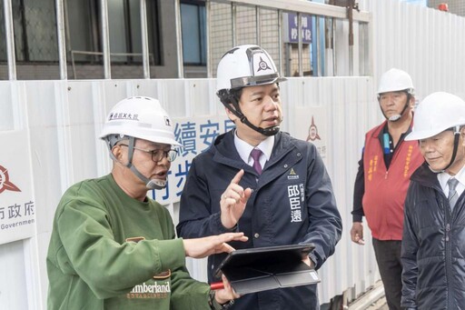 優化勞工服務環境 竹市代理市長邱臣遠視察勞工育樂中心耐震補強暨外牆整修