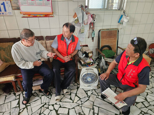 屏東榮服處關懷榮民眷長者 提醒防範流感及詐騙
