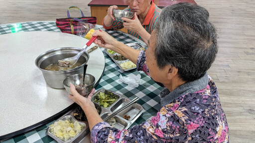 白河榮家暖心加菜 以薑母鴨溫暖住民長輩的心