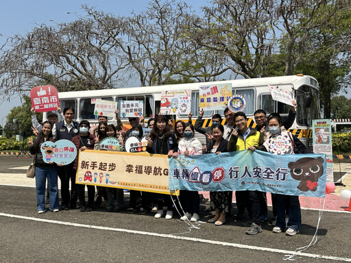 「照」過來! 移民署攜手監理站模擬考照體驗