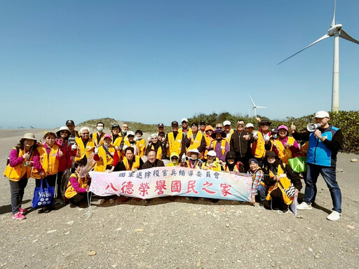 淨灘傳愛、垃圾不在 八德榮家住民長輩挽袖淨灘支持海洋永續發展