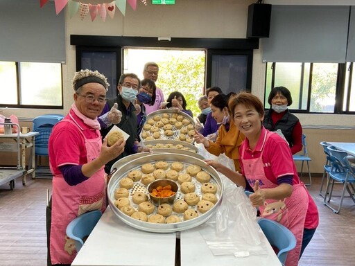 臺南饅頭哥哥姐姐環島愛心到中彰榮家