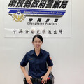忘了帶行李下公車 女警深夜攔車幫尋回