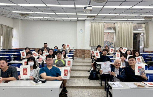 睿友文學館陳長慶蒞臨金大華語文學系談《金門文藝》故事