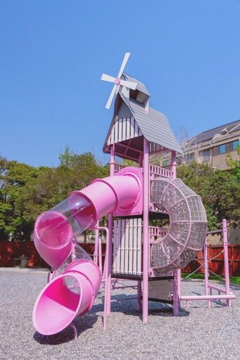 竹北市兒童節第3波大禮包 鄭朝方啟動星際系列遊戲場首站「星河之夢」