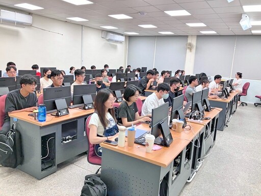 非本科系成功跨域轉職 27歲女行政職逆襲變身科技業軟體工程師取得高薪