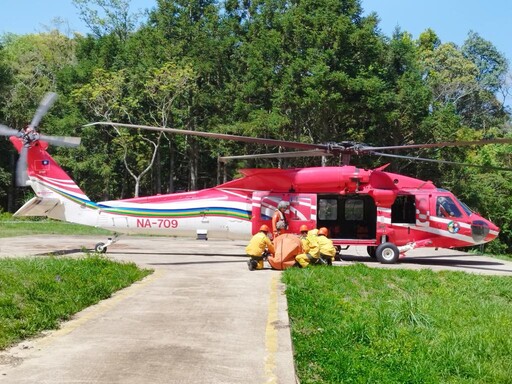 強化森林火防救技能 林保署新竹分署陸空聯合直升機水袋吊掛演訓逼真