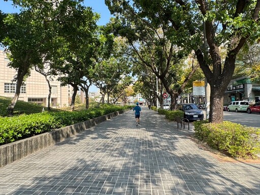 從行人到樹木都照顧到！中市崇德路人本改善工程 與地方共創綠色友善街道