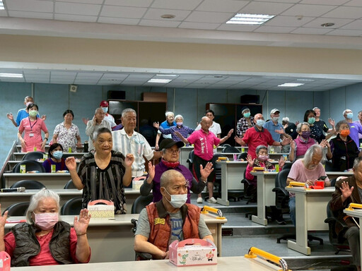 花蓮榮家4月慶生溫馨登場 慈濟志工關懷住民獻祝福
