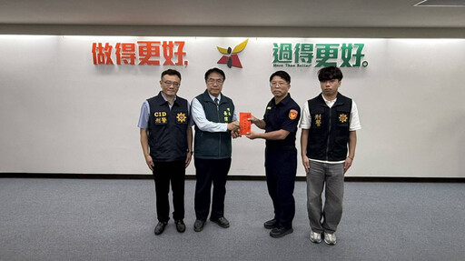 南市防詐宣導巡迴列車啟動,市長讚許並表揚攔阻、破案有功人員