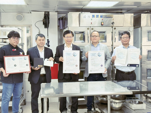 全台首例！ 敏實科大自製「柿子牛軋糖」完成碳中和國際標準查證