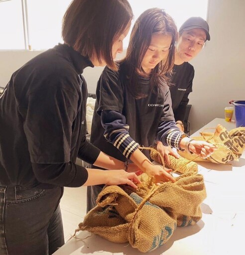 竹市動物園攜手Coach員工 設計老虎、馬來熊及浣熊專屬玩具落實CSR