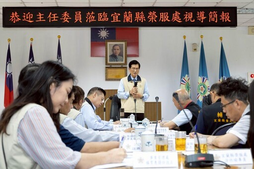 輔導會嚴德發視導宜蘭榮服處 訪慰百歲榮民期許做好服務工作
