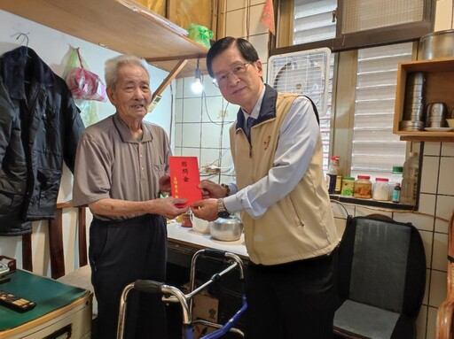 輔導會嚴德發視導宜蘭榮服處 訪慰百歲榮民期許做好服務工作