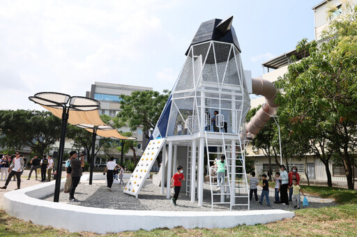 台南市北區「大和公園特色遊戲場」啟用 黃偉哲與小朋友開箱體驗「喜鵲造型溜滑梯」