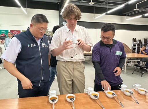 桃園東方美人茶製茶競賽吸引法國選手參賽成亮點 龍潭農友謝享世奪冠