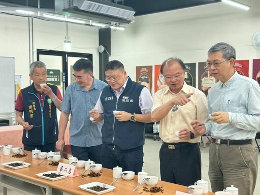 桃園東方美人茶製茶競賽吸引法國選手參賽成亮點 龍潭農友謝享世奪冠