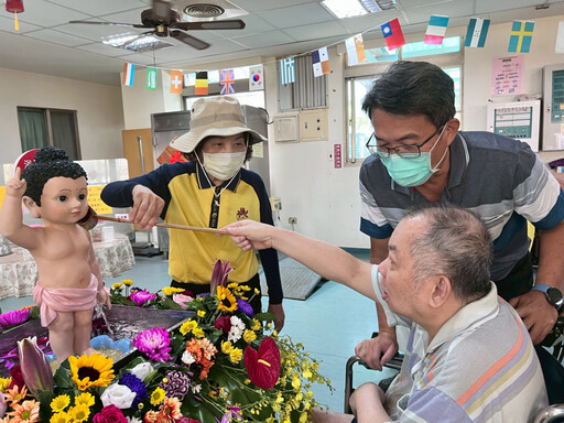 屏東榮家浴佛感恩祈福法會 法喜自在