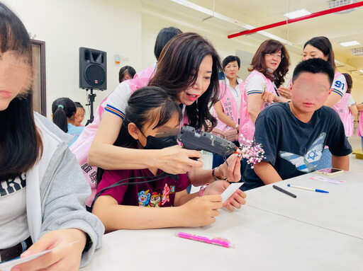 金門家扶感謝救國團真善美聯誼會傳愛 母親節傳遞滿滿祝福
