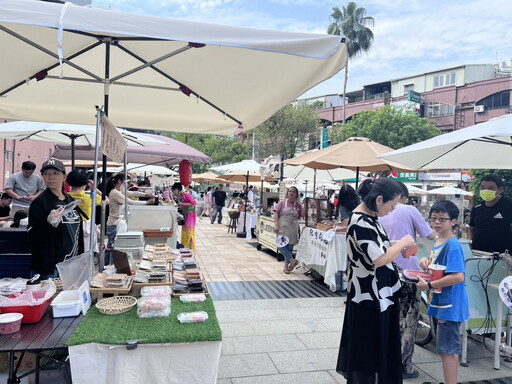 暖心母親節 曾培雅市議員及理事長歐政豪攜手舞者、親子市集 熱鬧登場