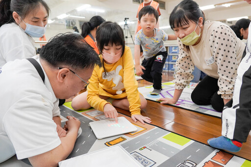 「遊戲行為是孩子模擬成人世界的縮影」新北早療中心引導孩子走出自己的世界