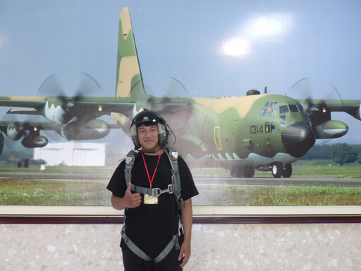 屏東榮服處參訪空軍第六混合聯隊 推廣全民國防教育