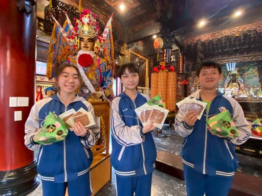 九份子國中小至朝皇宮為會考祈福加油