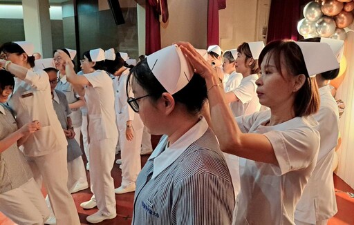 中華醫大護理系加冠181位生傳光宣誓效法南丁格爾！籲政府重視護理權益